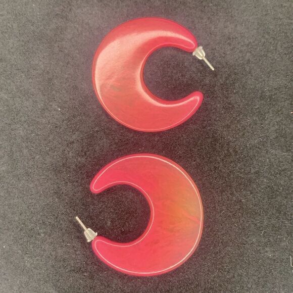 Retro Pink Crescent Moon Shaped Pierced Earrings - Picture 1 of 4